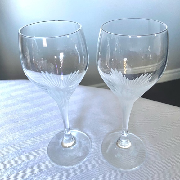 Candide by SCHOTT-ZWIESEL Wine Glasses with “Angel Wing” Etched Pattern 2x - Picture 5 of 9
